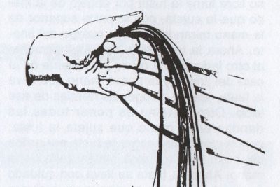 Sujeción de cuatro riendas a una mano